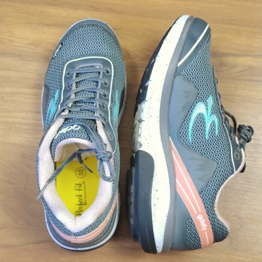 Gravity Defy grey walking sneakers